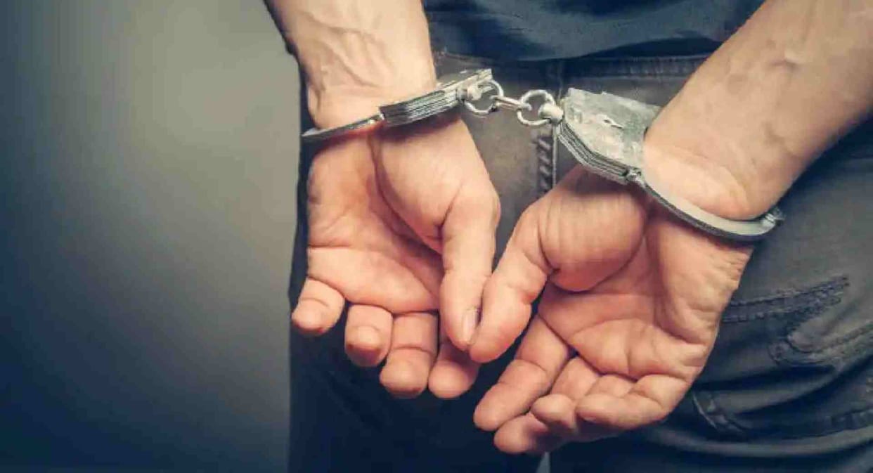 CBI raids Hatia DRM office, South Eastern Railway Chief Commercial Inspector arrested while taking bribe