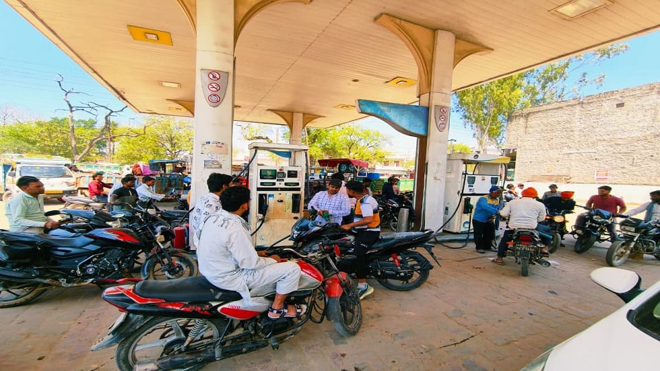 Queues of vehicles form at petrol pumps amidst LPG shortage
