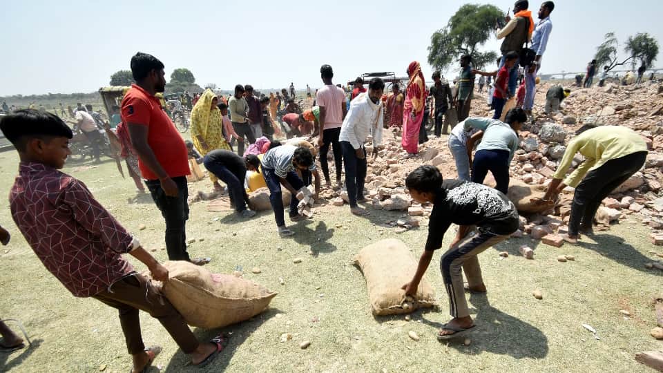 Prayagraj Cold Storage Mishap Locals Seen Carrying Bricks, Potatoes and Iron Rods From Dumped Debris
