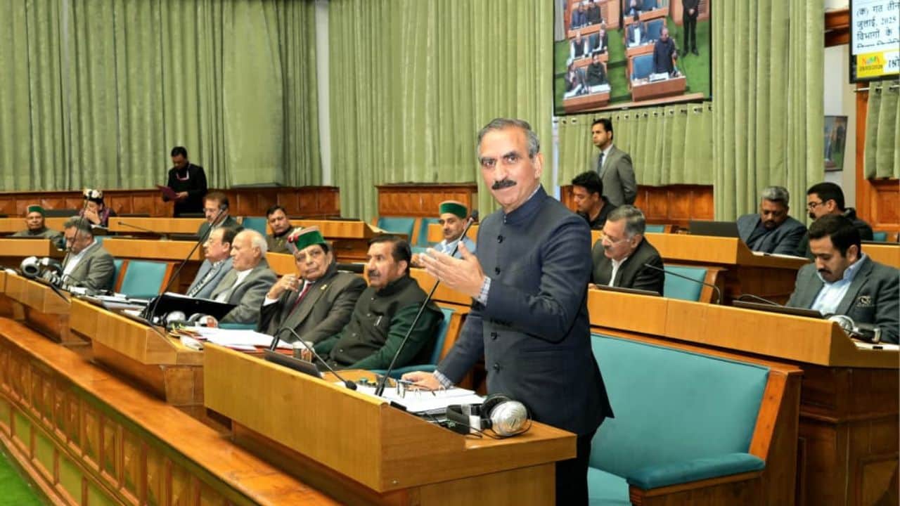 सदन में संबोधित करते हुए मुख्यमंत्री सुखविंद्र सिंह सुक्खू।