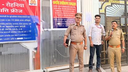 शुभम के रिहायशी मकान पर मुनादी कराई और नोटिस चस्पा।