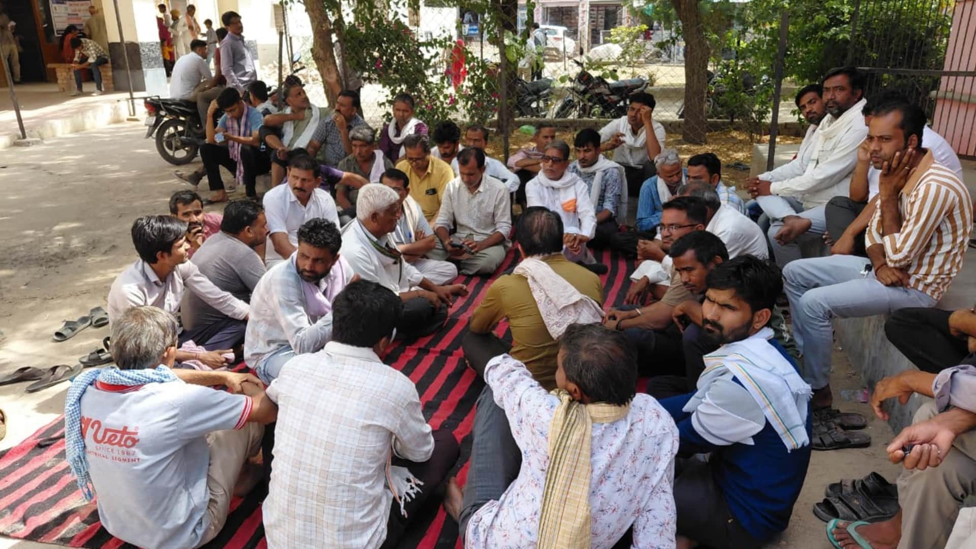 शोक में डूबे मृतक के परिजन