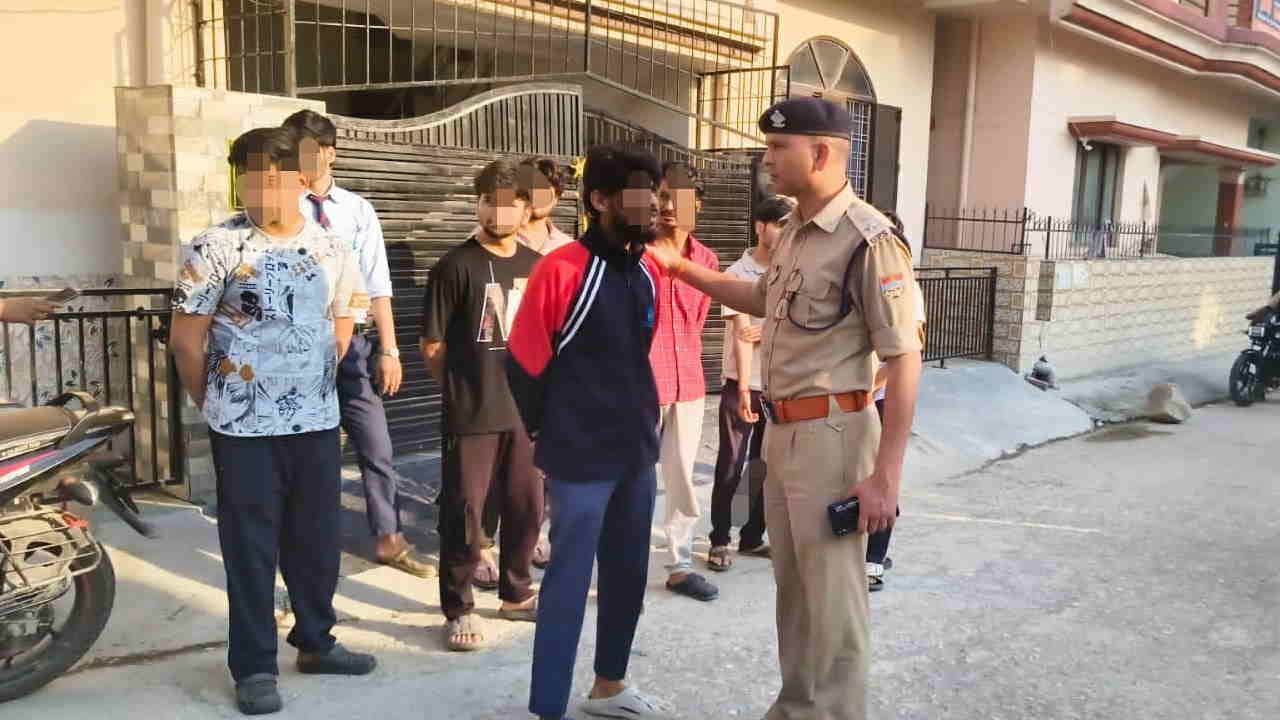 घटनास्थल पर पहुंची पुलिस