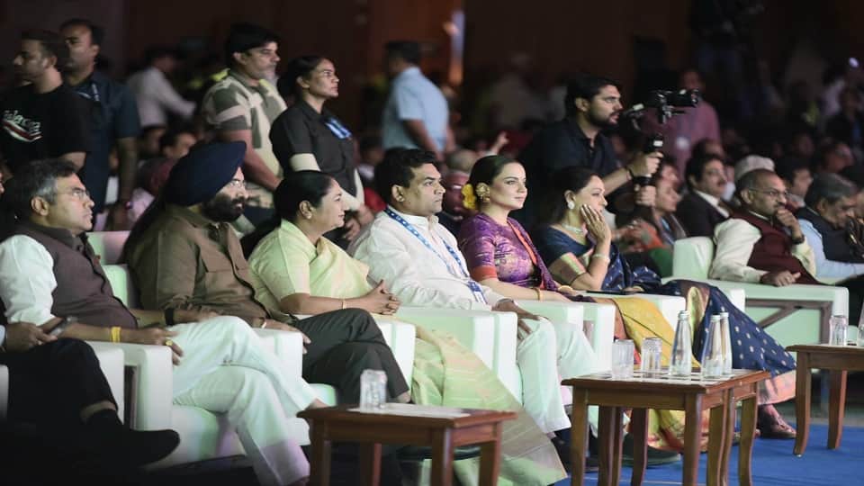 कल से शुरू हुए महोत्सव में दिल्ली सरकार और फिल्मकार।