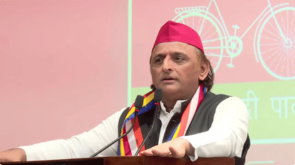 Akhilesh Yadav addressed a press conference and says the time of Yogi government is over.