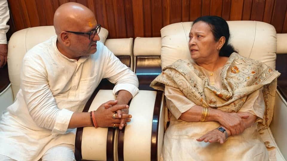 कांग्रेस प्रदेश अध्यक्ष अजय राय ने आमज खां की पत्नी तजीन फात्मा से की मुलाकात