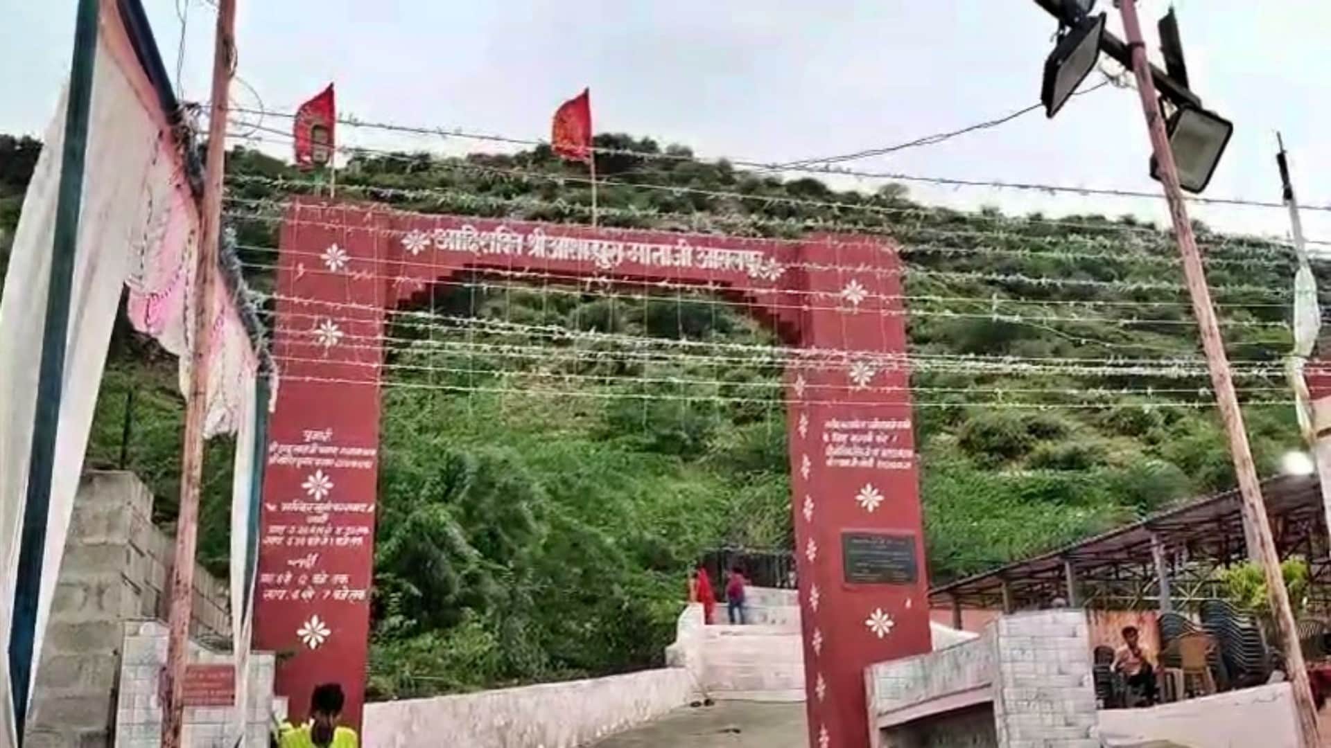 Chaitra Navratri: Devotees Flock to Shrine of Goddess Ashapura at Asalpur Dham on Navratri Ashtami