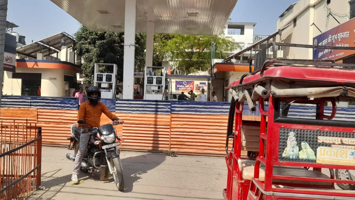 Five petrol pumps in Gorakhpur are out of fuel, drawing crowds on rumours
