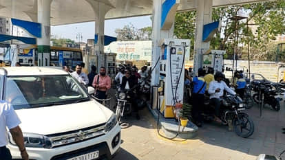 Five petrol pumps in Gorakhpur are out of fuel, drawing crowds on rumours