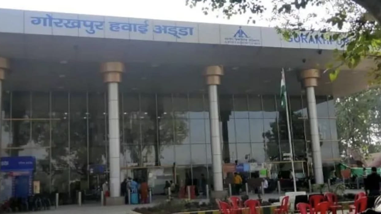 Flight arrives at Gorakhpur Airport; bags of 24 passengers left behind at Delhi Airport.