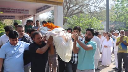 दिल्ली के ग्रीन पार्क स्थित शवदाह गृह पर हरीश राणा का अंतिम संस्कार हुआ