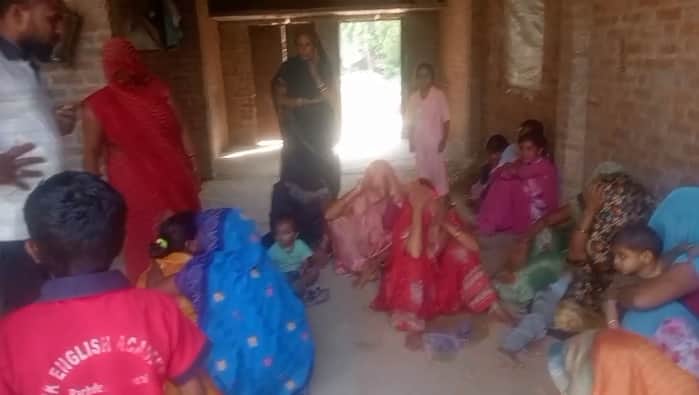 रोते बिलखते परिजन