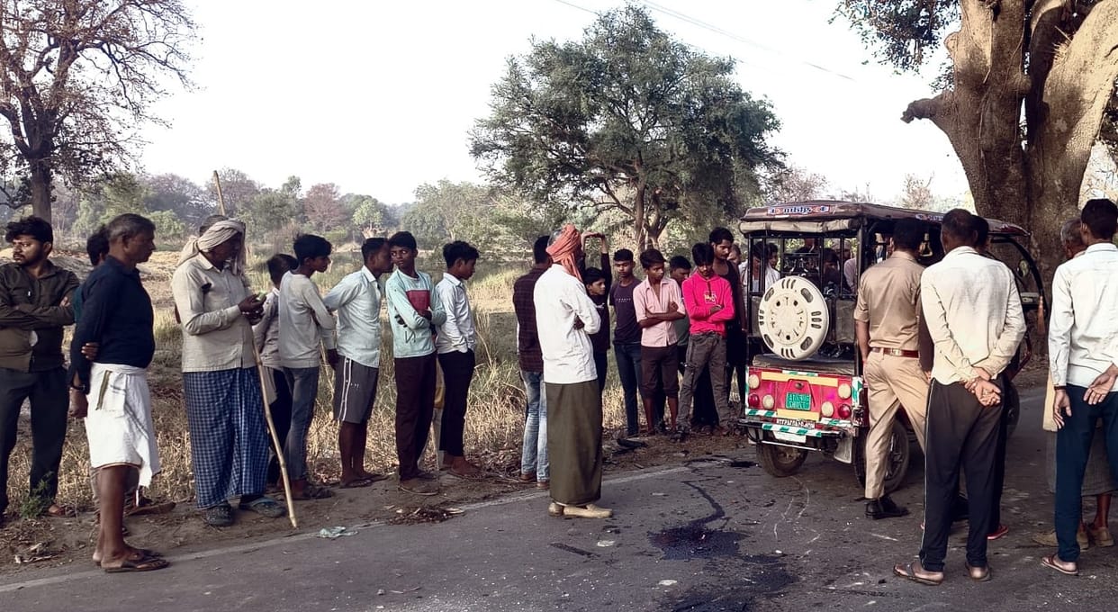Fatehpur Dumper rams into motorcycle one dies on spot second succumbs at hospital third critical condition