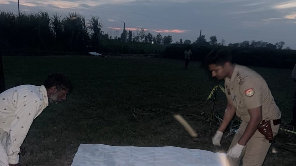 Meerut: High tension line wire fell on a young man working in the field, body badly burnt, painful death