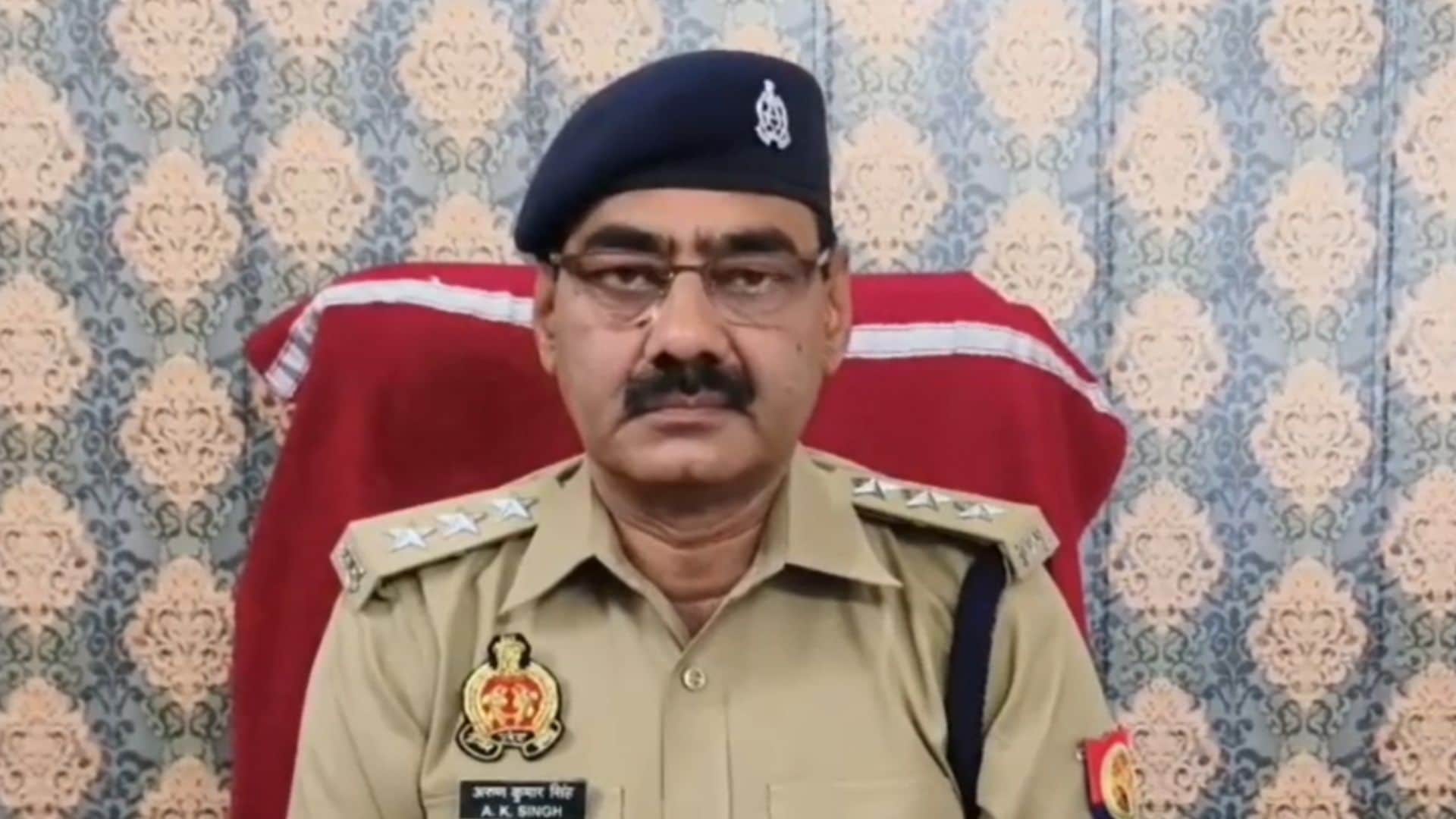 मामले की जानकारी देते अधिकारी