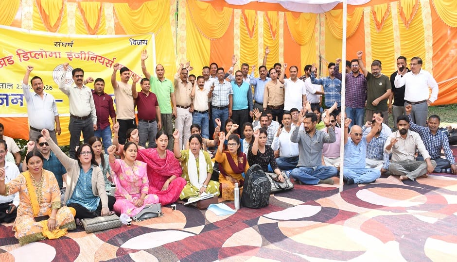 Engineers of the Jamrani Dam project in Haldwani also went on strike
