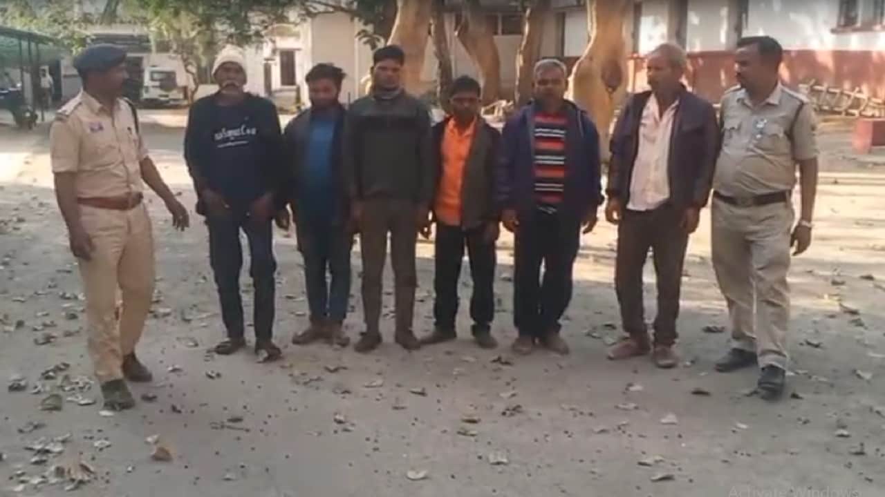 पुलिस की गिरफ्त में आरोपी