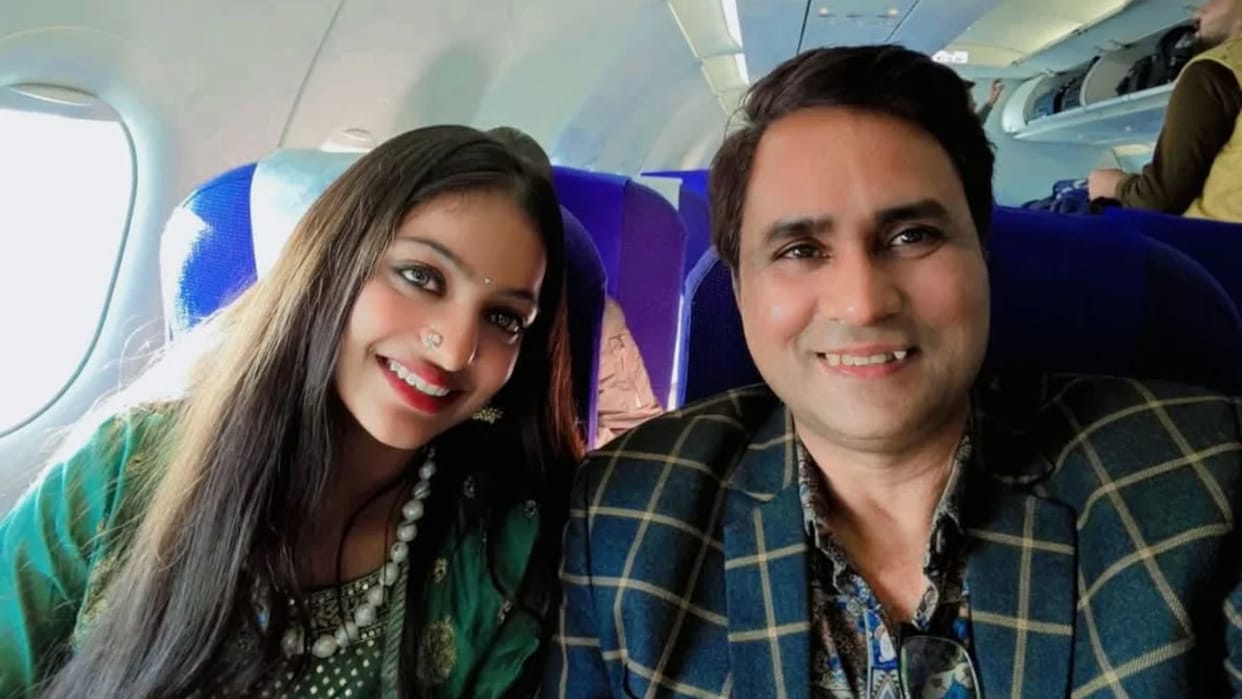 sanoj mishra shared monalisa parents viral video supporting him amid controversy