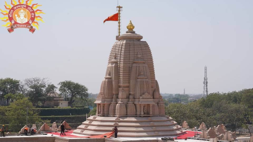 सूर्य मंदिर के शिखर पर लहराया धर्म ध्वज