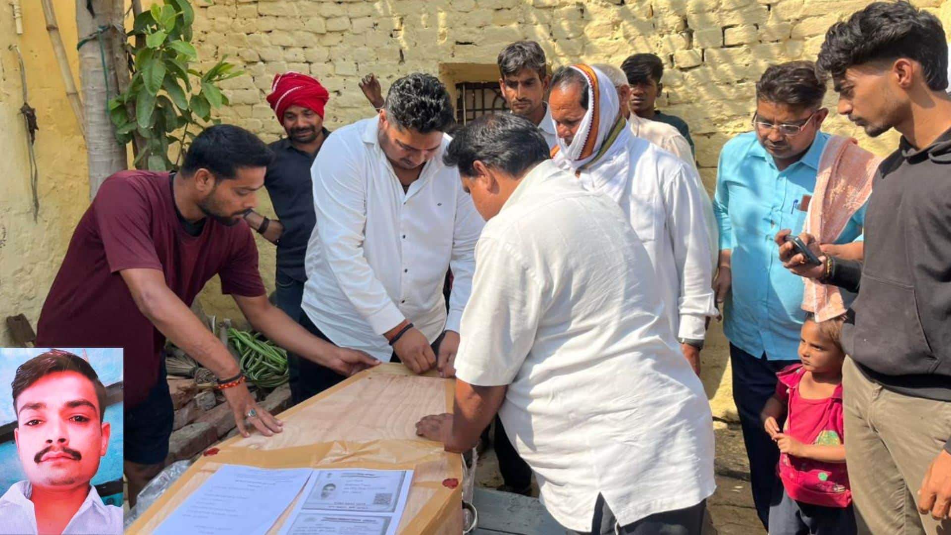 शुभम की लाश पहुंचते ही मची चीख-पुकार।