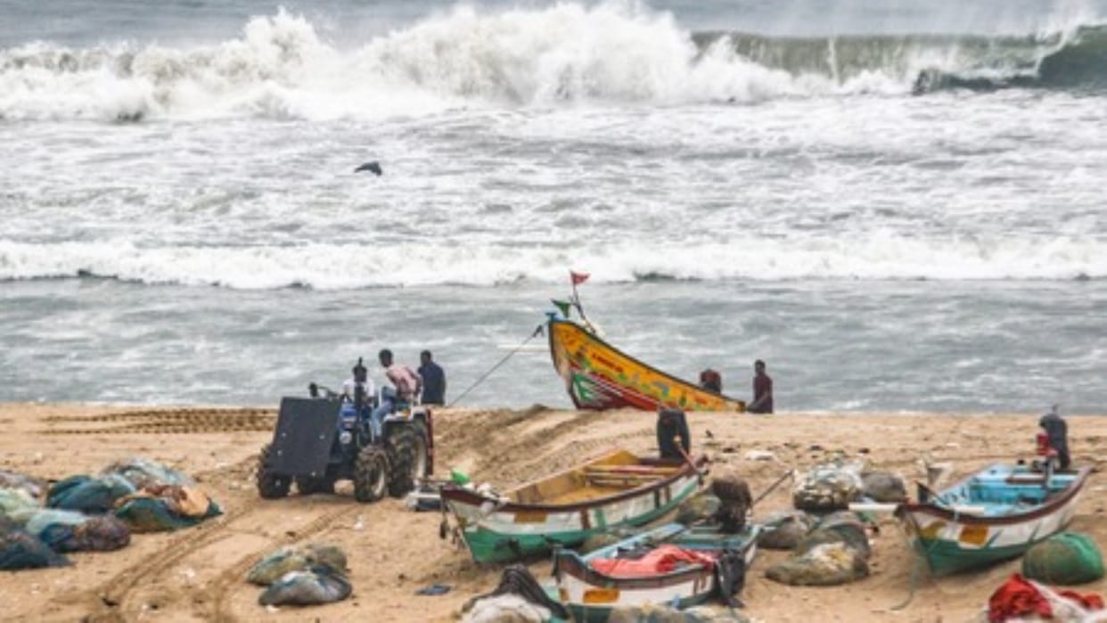 Sri Lankan Navy arrests 7 Indian fishermen in Palk Strait seizes boats fishermen in Tamil Nadu stage protests