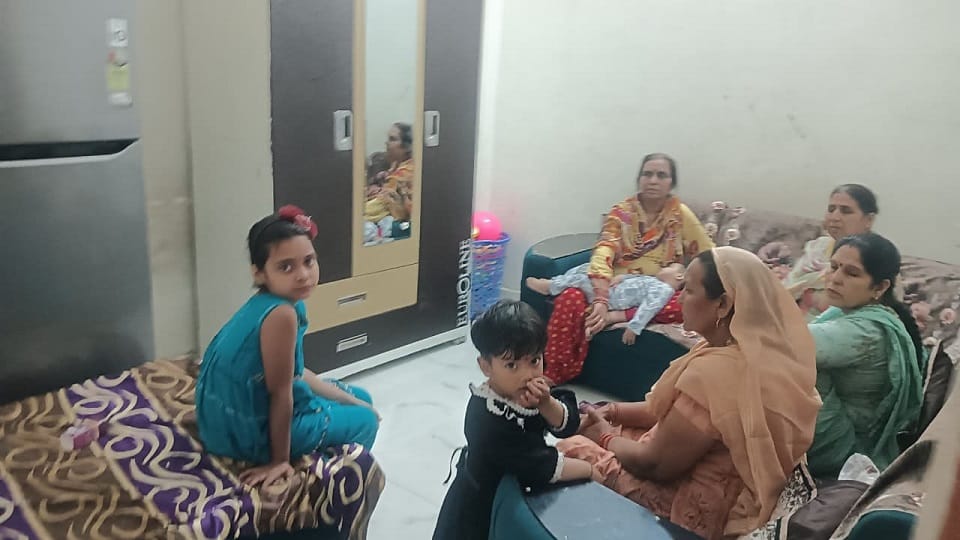 Saharanpur: Miscreants entered the house in Devendranagar, took a two year old girl at gunpoint and looted