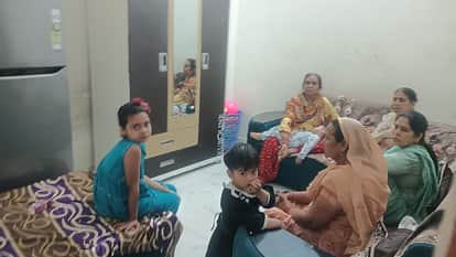 Saharanpur: Miscreants entered the house in Devendranagar, took a two year old girl at gunpoint and looted