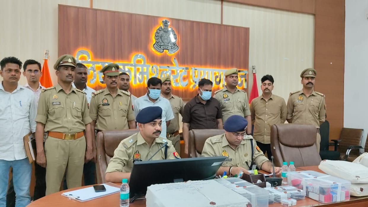 Two fraudsters selling fake UP Board marksheets arrested, police nabbed them from Azamgarh