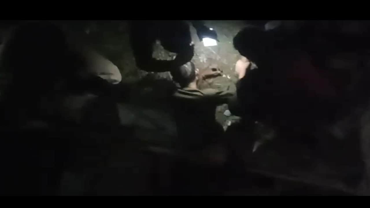 मजदूर रात को 14 फीट ऊंचाई से गिरा।