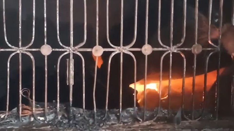 Husband sets cylinder on fire and escapes