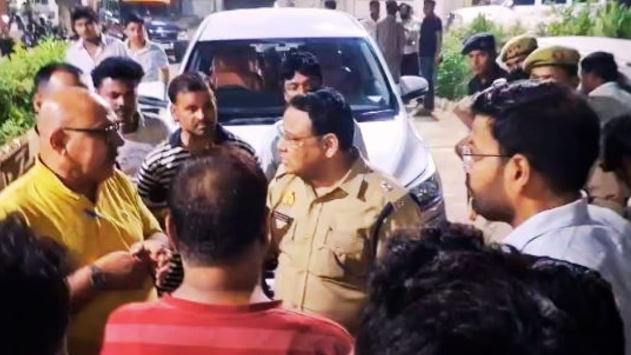 Father wanders for 8 hours carrying misdeed victim daughter search of treatment family stages sit-in protest