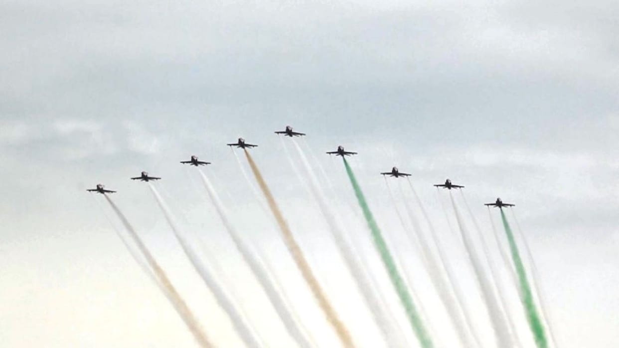 Himachal Suryakiran Aerobatic Team Wins Hearts of Spectators with Aerial Acrobatics in the Skies of Sujanpur