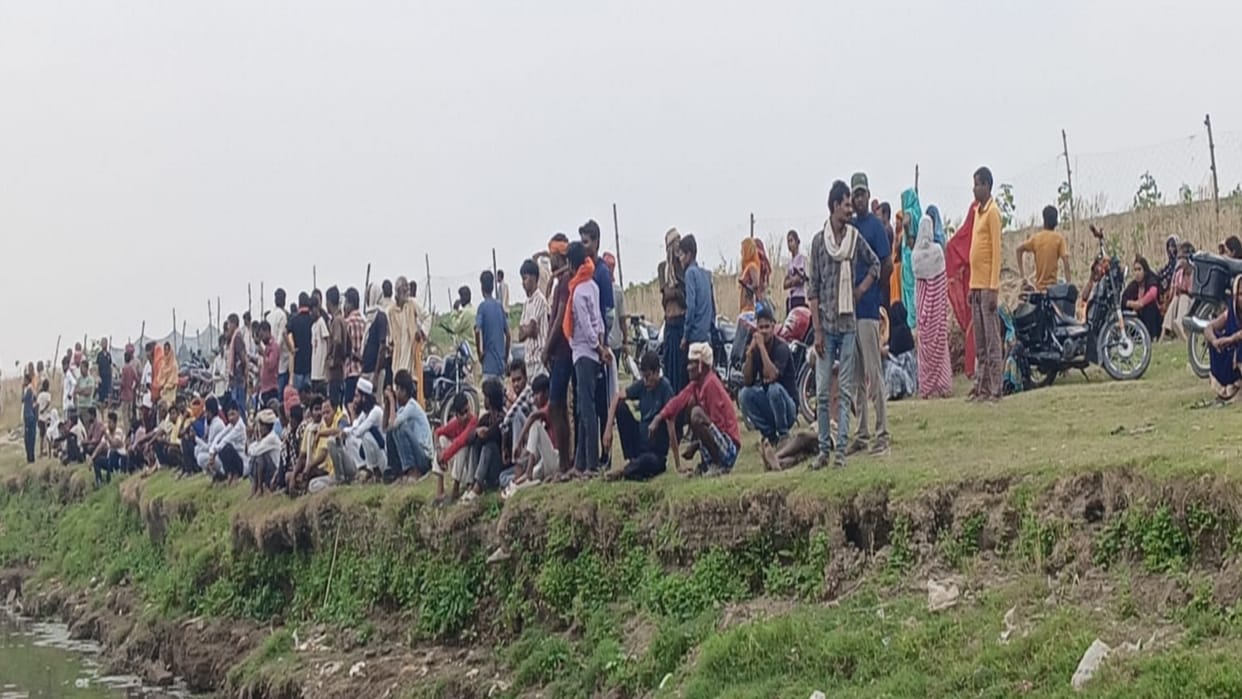 Four children drowned while bathing in the Ganges; bodies of two recovered; search continues for others