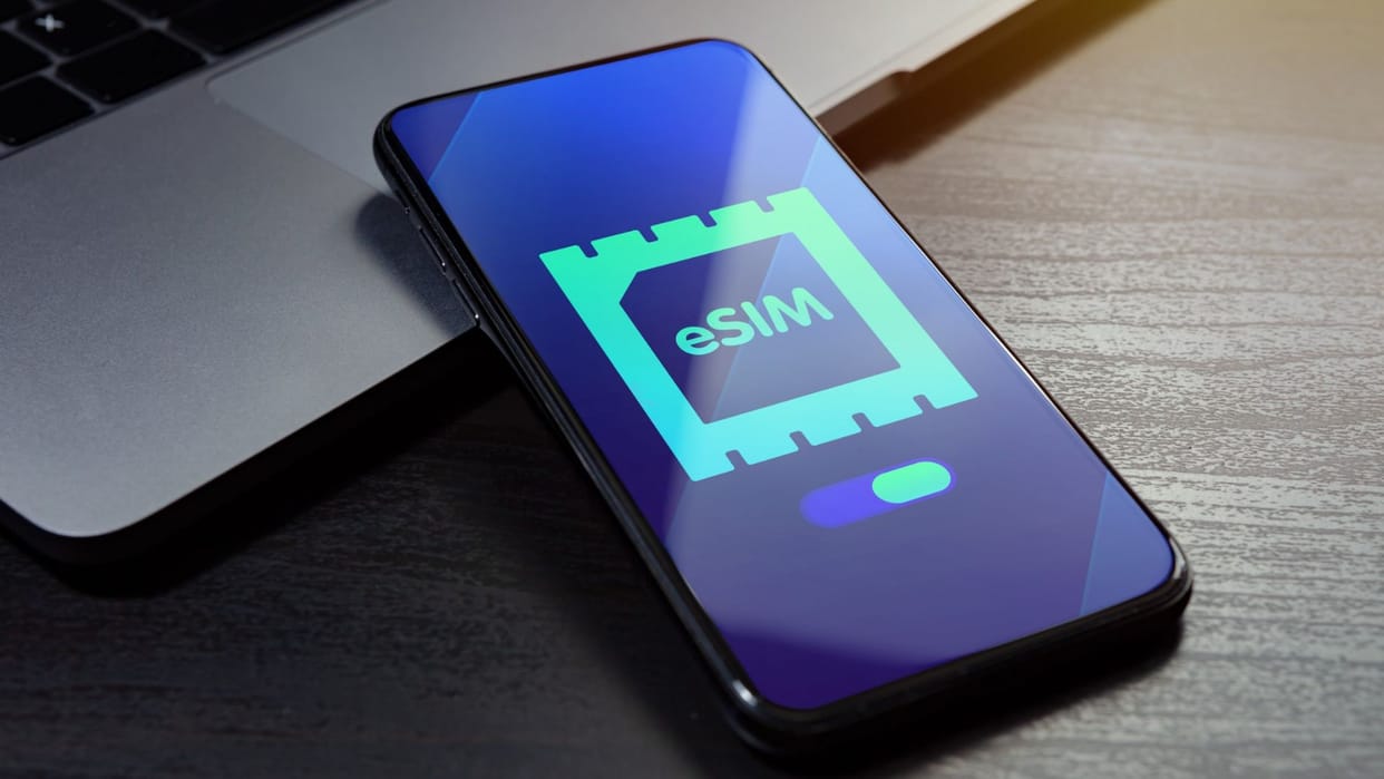 Physical SIM vs e-SIM: How to Switch and Why It Is the Future of Mobile Connectivity