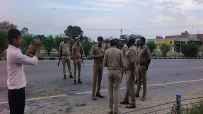 Kaushambi: Pickup collides with a trailer parked on the highway, seven killed