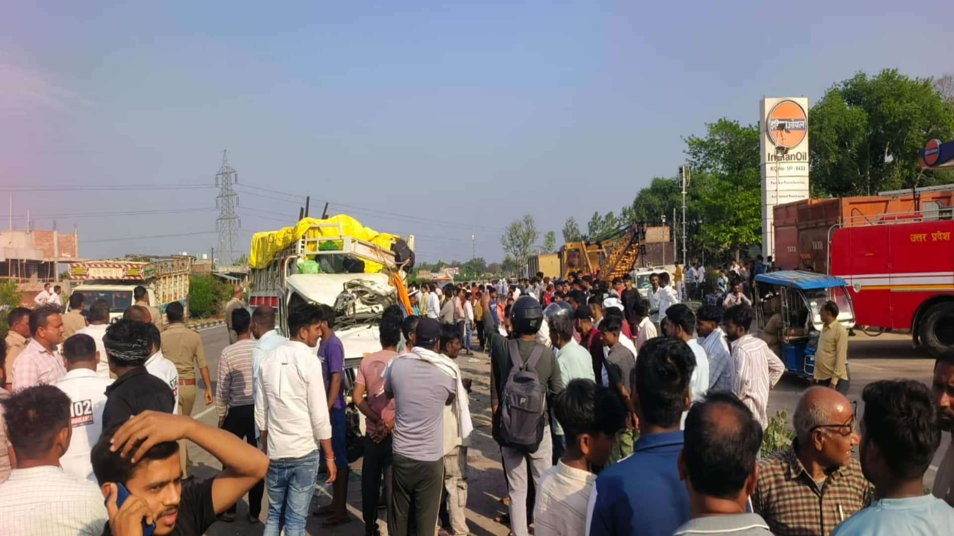 Kaushambi: Pickup collides with a trailer parked on the highway, seven killed