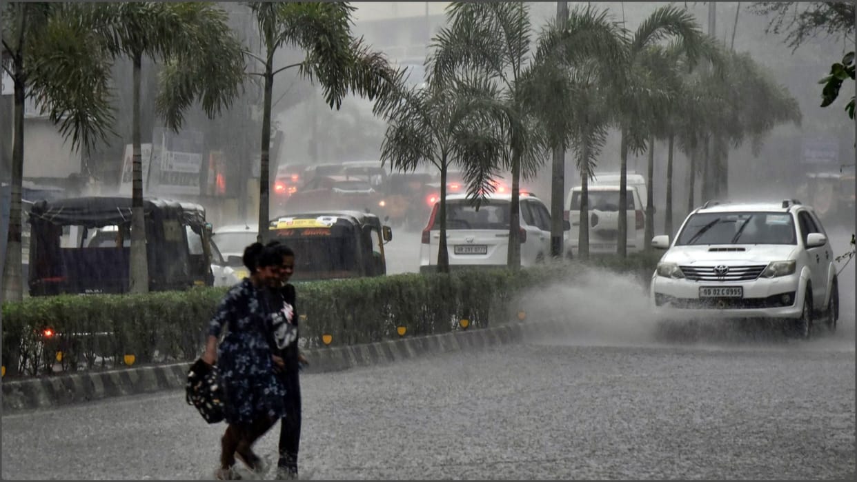 Weather Update India: Rain, Snowfall in North, Heatwave Intensifies in Maharashtra as Akola Crosses 40°C