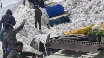 Avalanche at Zojila few vehicles trapped casualties feared