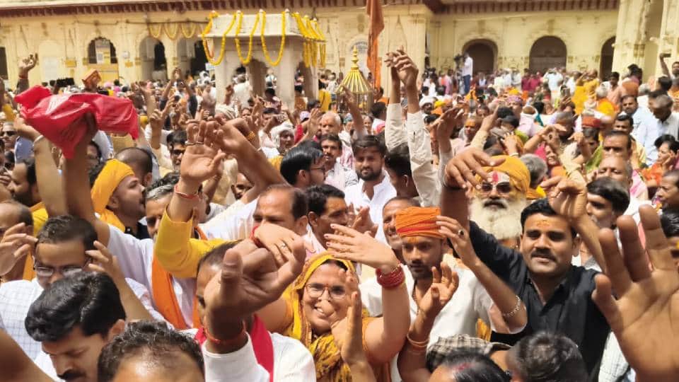 Ayodhya becomes steeped in spirit of Ram on Ram Navami devotees dancing with unbridled fervor
