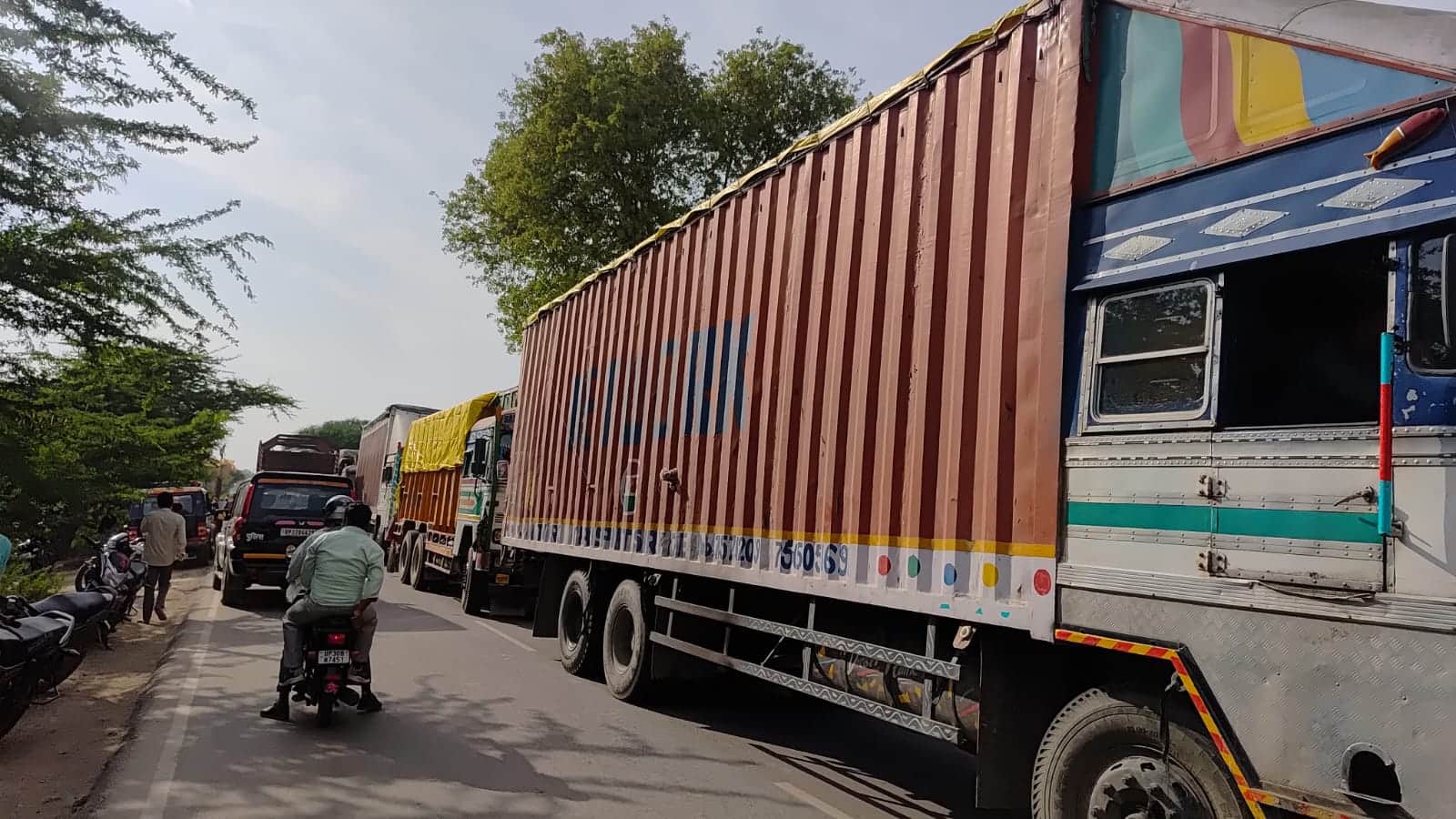 Hardoi Accident Temple Bells Were Ringing Then Screams Erupted Couple and Daughter Crushed to Death