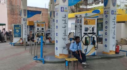 Kanpur Fuel Alert Eerie Silence at Some Pumps Crowds Swarming at Others Motorists in Distress in Shivrajpur