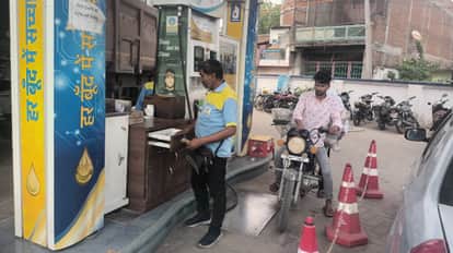 Kanpur Fuel Alert Eerie Silence at Some Pumps Crowds Swarming at Others Motorists in Distress in Shivrajpur