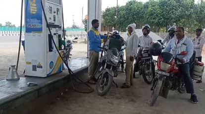 Kanpur Fuel Alert Eerie Silence at Some Pumps Crowds Swarming at Others Motorists in Distress in Shivrajpur