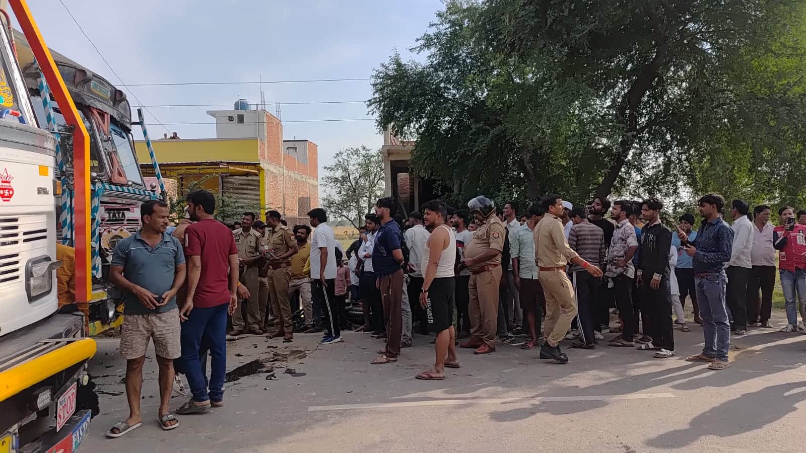 Hardoi Accident Temple Bells Were Ringing Then Screams Erupted Couple and Daughter Crushed to Death