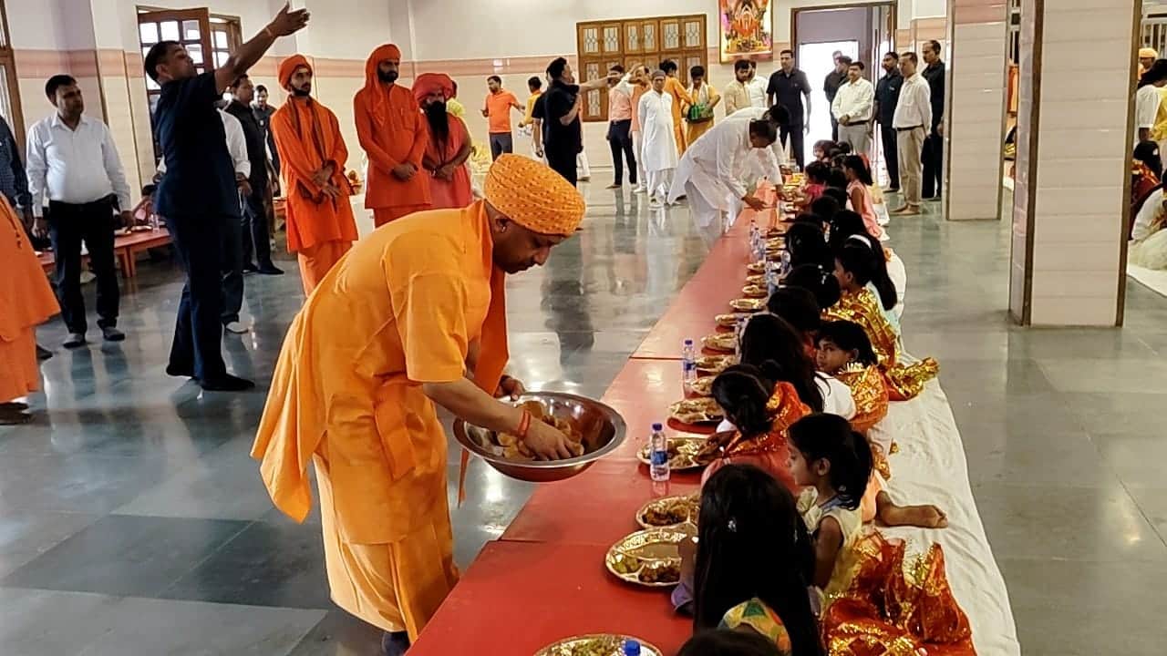 CM Yogi performed Kanya Pujan on Navami in Gorakhpur.