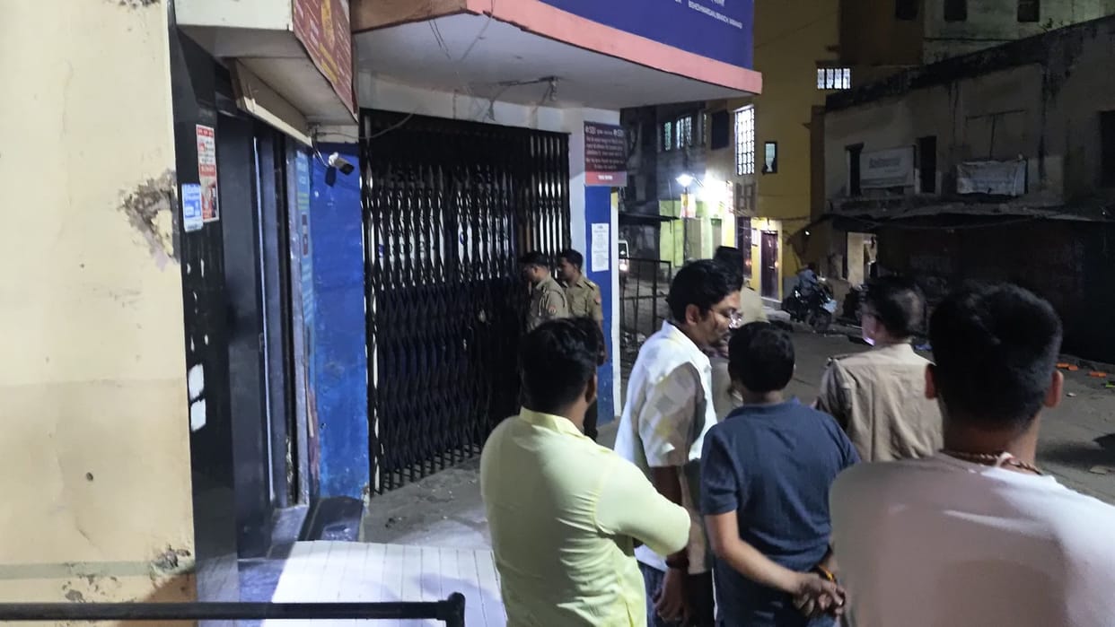 Youth Shoots at Guard Son Locks Himself Inside Bank Dispute Arose Over Parking Police Arrive