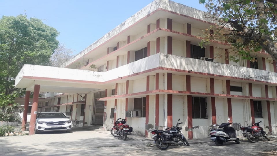 Aligarh Chief Engineer of Electricity Corporation suspended