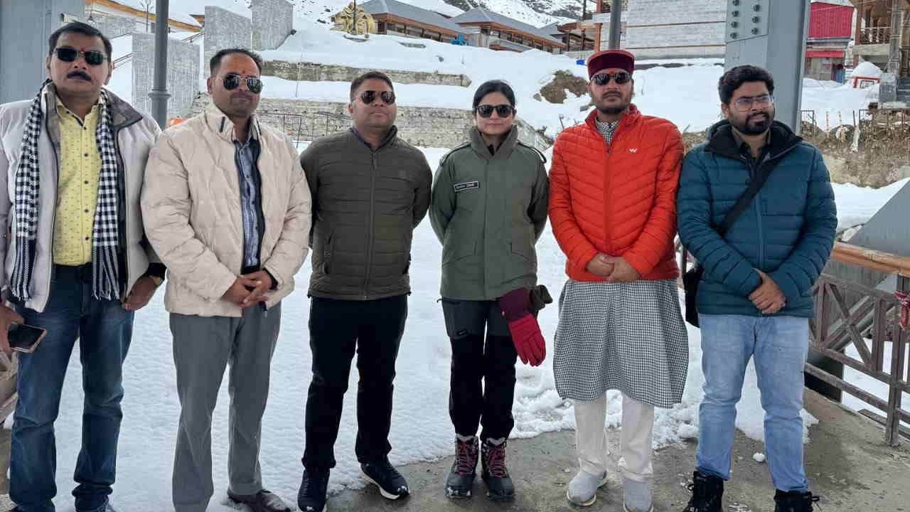Four Feet Snow at Kedarnath Dham Police ITBP Personnel Deployed Shop Allotment Soon Chardham yatra 2026