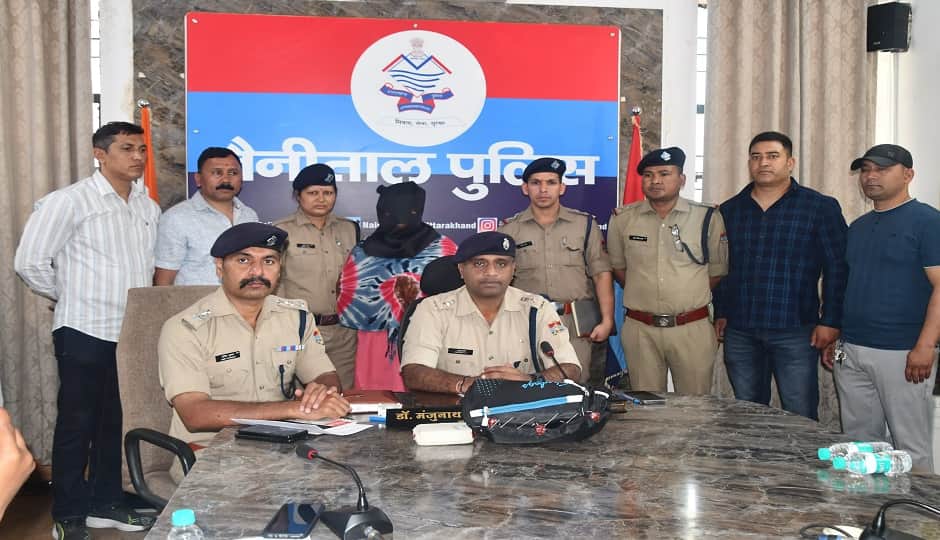 महिला तस्कर गिरफ्तार।