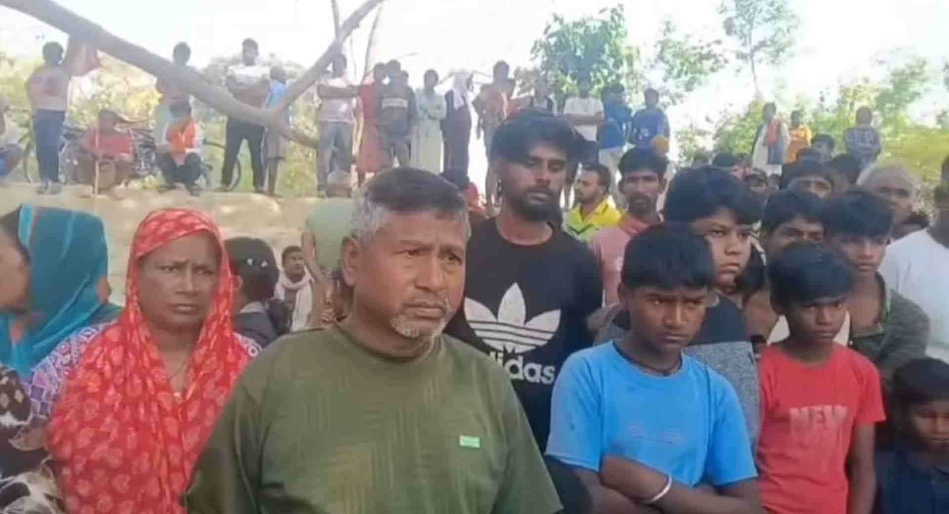 मौके पर मौजूद लोग